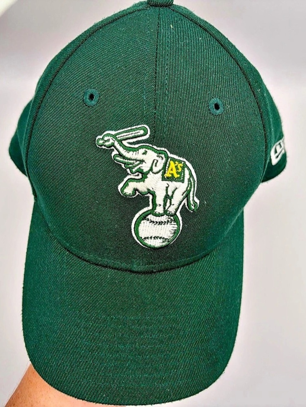 New Era Oakland Athletics Elephant Logo Fitted Hat Baseball Cap Green Like New